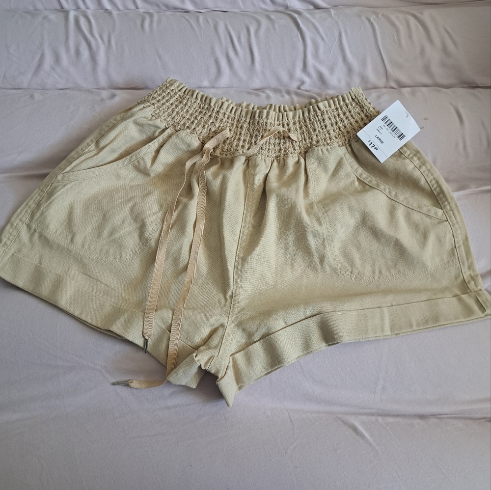 Forever 21 Womens Shorts. Size Large. New with tags.